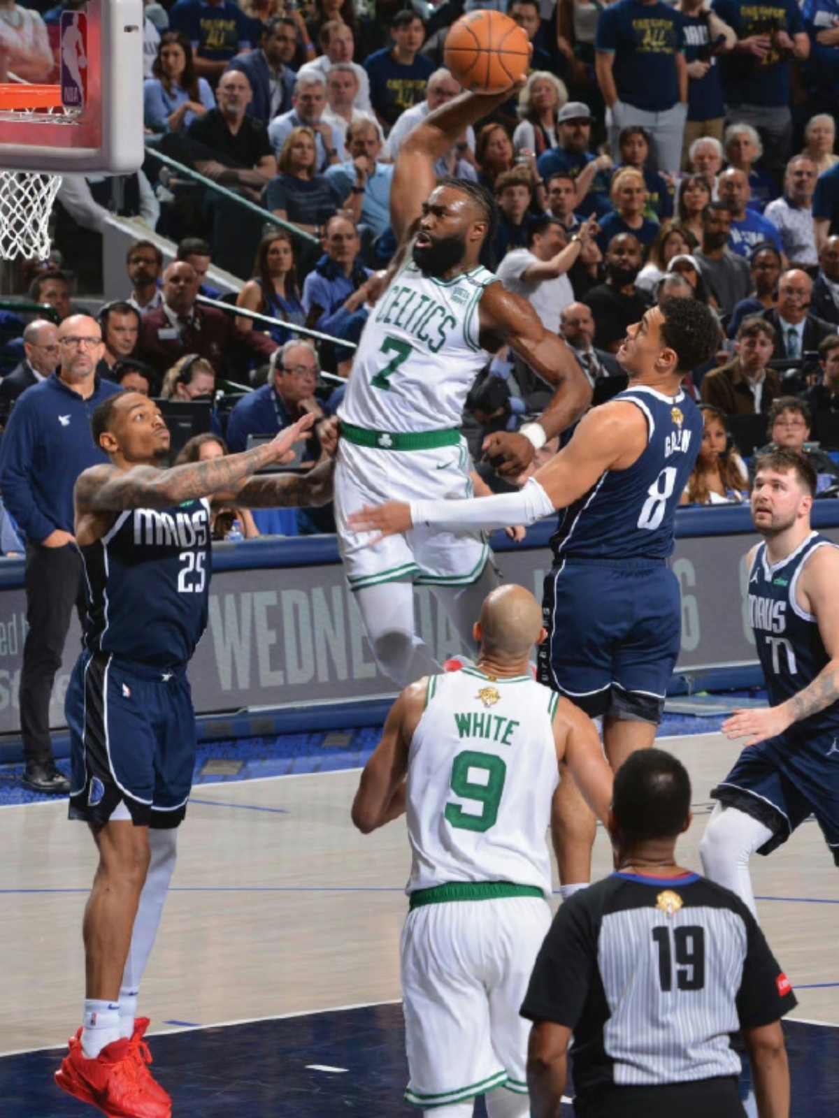 乐鱼体育-波士顿凯尔特人发布备战花絮，赛前遗憾出局，CBA常规赛任务艰巨，轮换策略成焦点的简单介绍-乐鱼体育